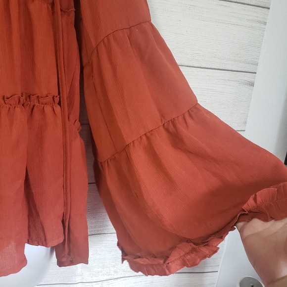 Beautiful blouse - Picture 3 of 7